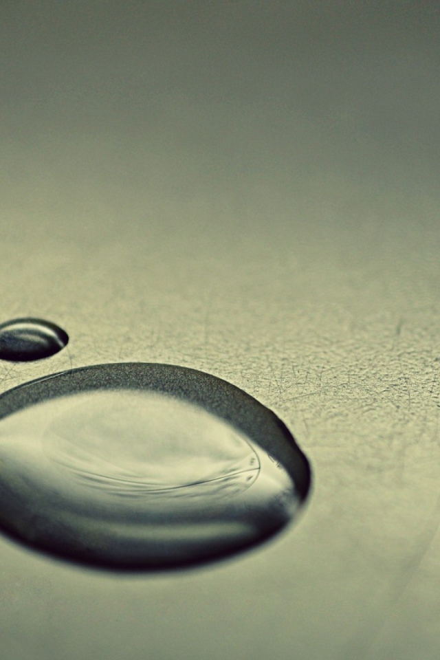 След из капель воды