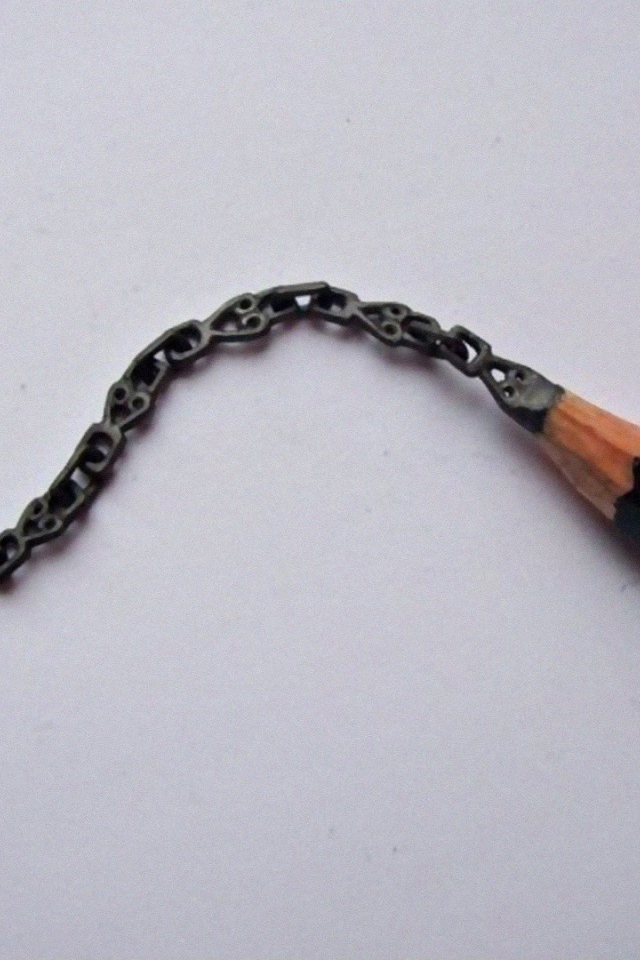 Произведение искусства из черного карандаша