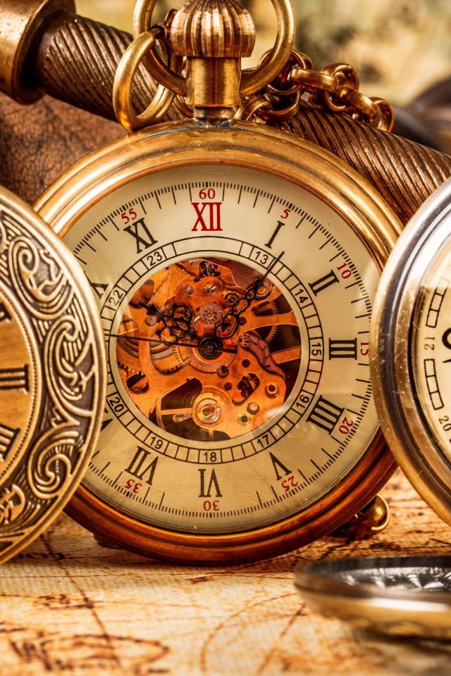 Старинные часы из драгоценных металлов