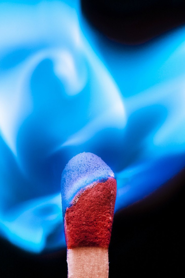 Голубое пламя спички