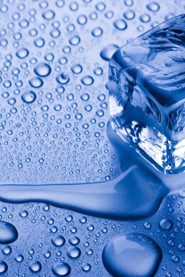 Кубик голубого льда