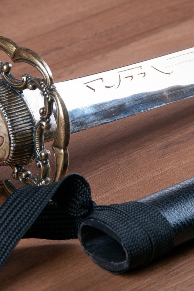 Костяная рукоять катаны