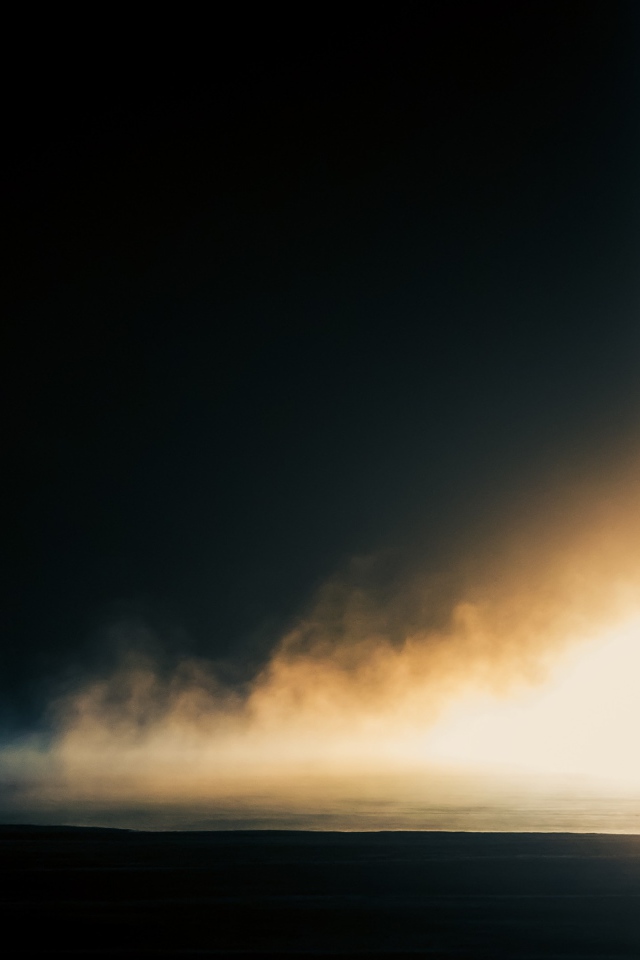 Яркий свет в ночи