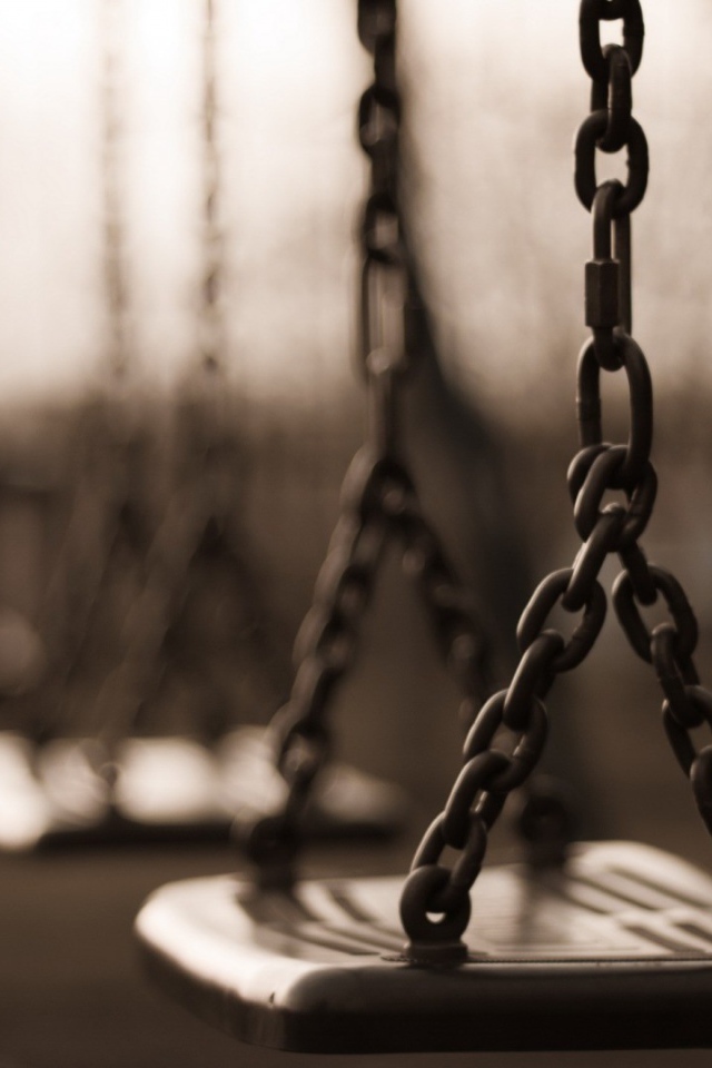 Детские качели на цепях