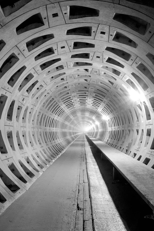 Строительство тоннеля из бетона под землей