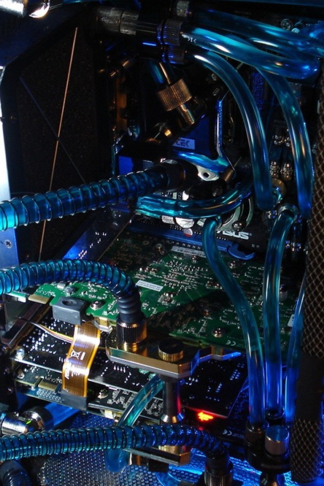 Трубки охлаждения мощного компьютера