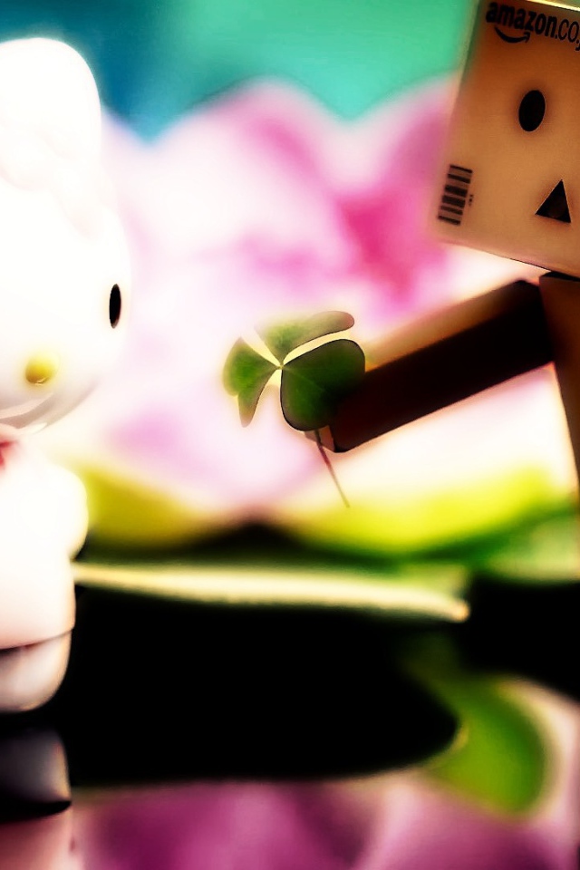 Дандо дарит листик кошке