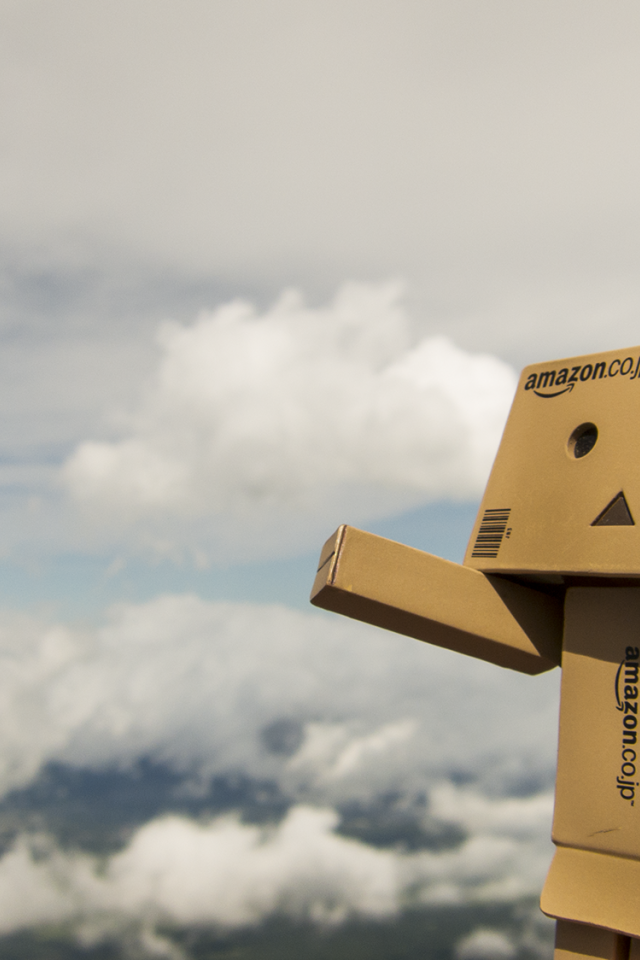 Дандо на фоне облаков