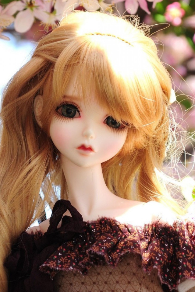 Кукла с грустным взглядом