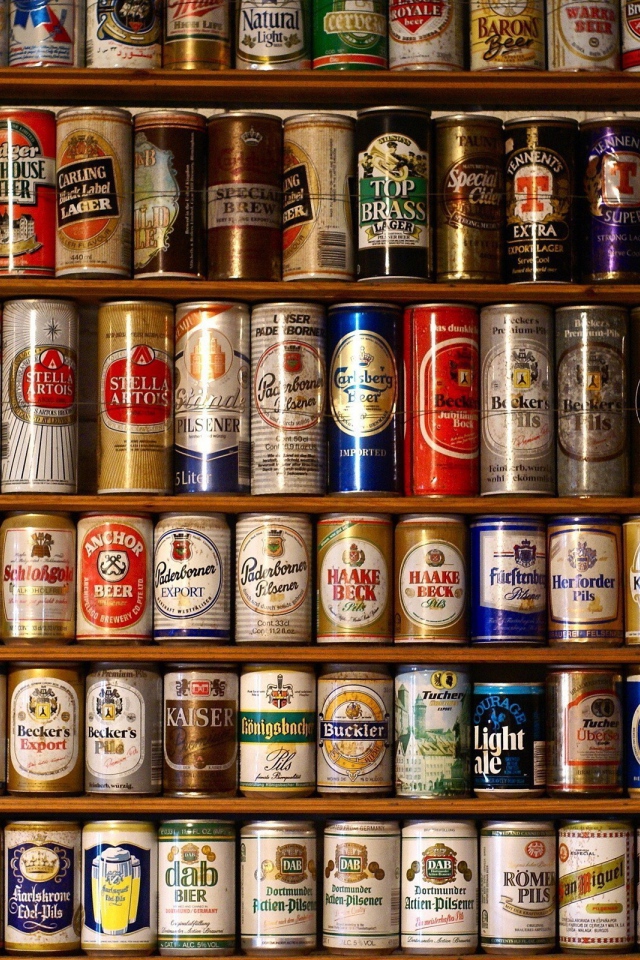 Выставка пивных банок