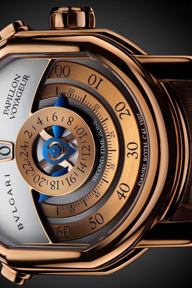 Дорогие часы на коричневом кожанном ремешке