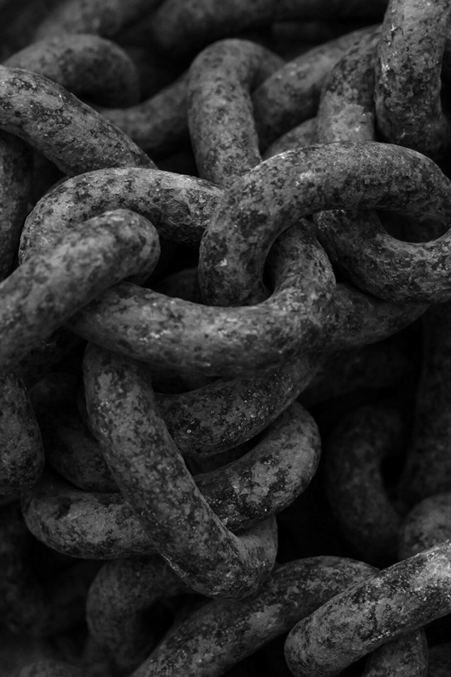 Черные цепи из металла
