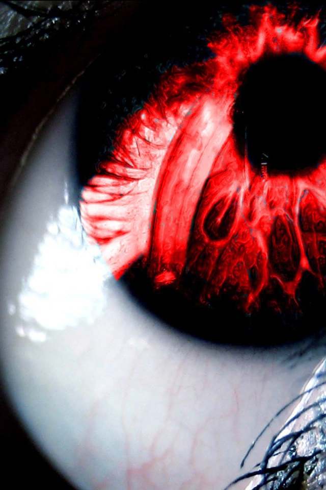 Огненно красный зрачок глаза