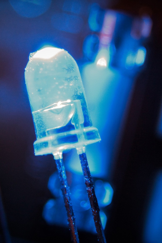 Светящийся голубой диод