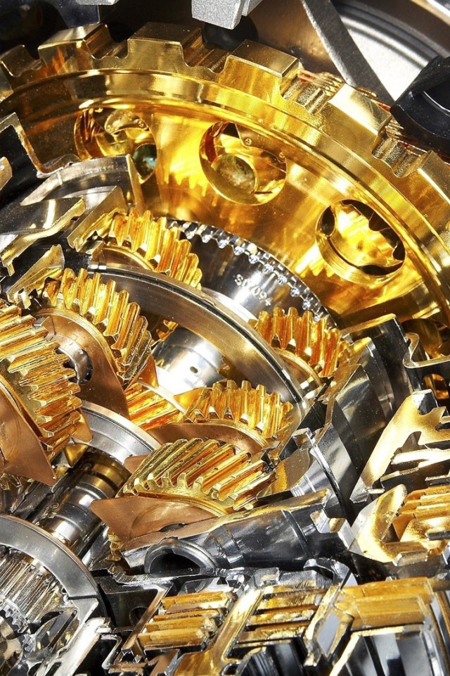 Позолоченные шестеренки в двигателе