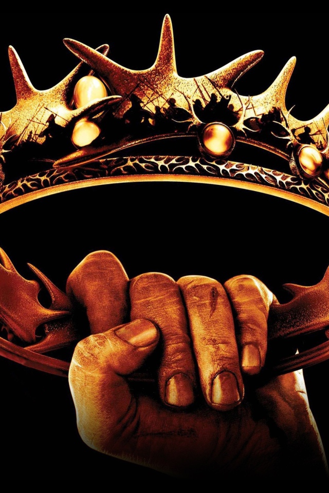 Золотая корона в руке