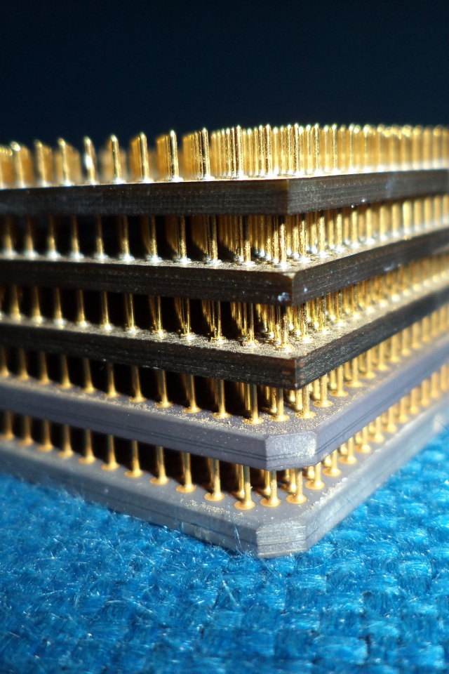 Золотое напыление на контактах чипа