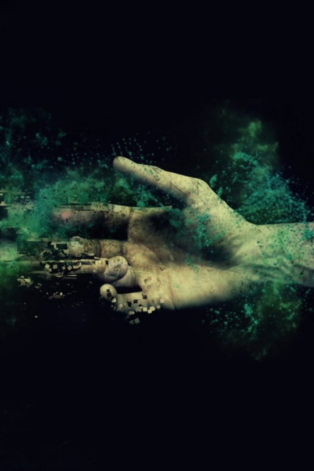 Рука распадается на зеленую пыль