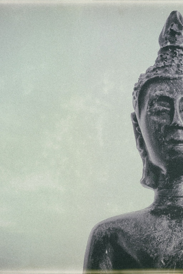 Голова Будды из камня