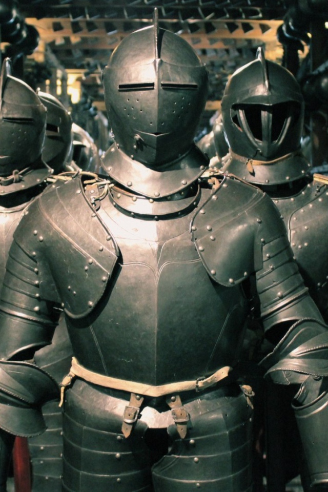 Железные рыцарские латы