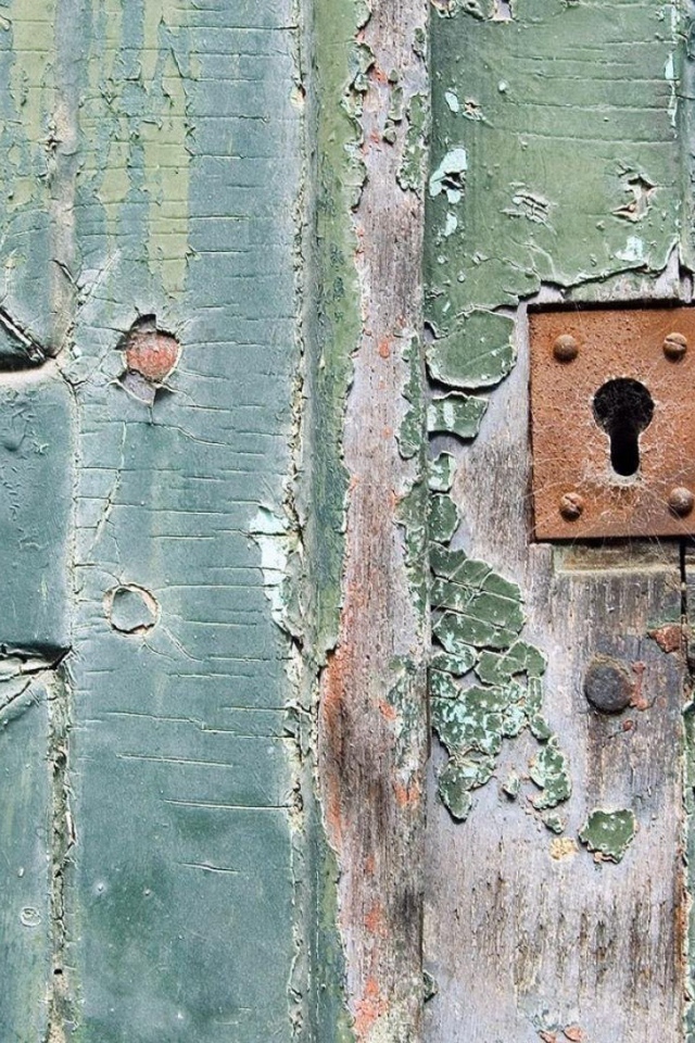 Замочная скважина в паутине