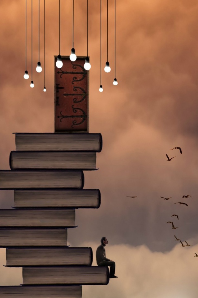 Стопка больших книг