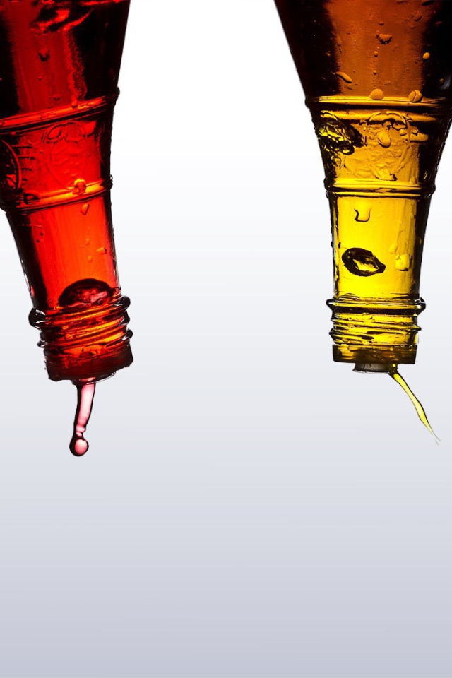 Капли жидкости из разноцветных бутылок