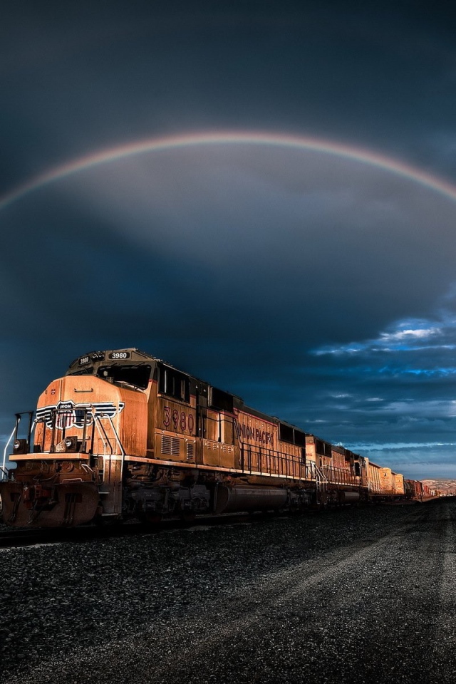 Локомотив на фоне радуги