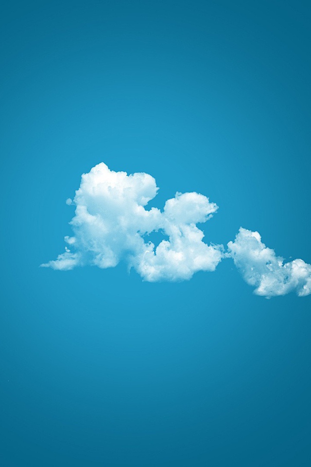 Одинокое облако в голубом небе