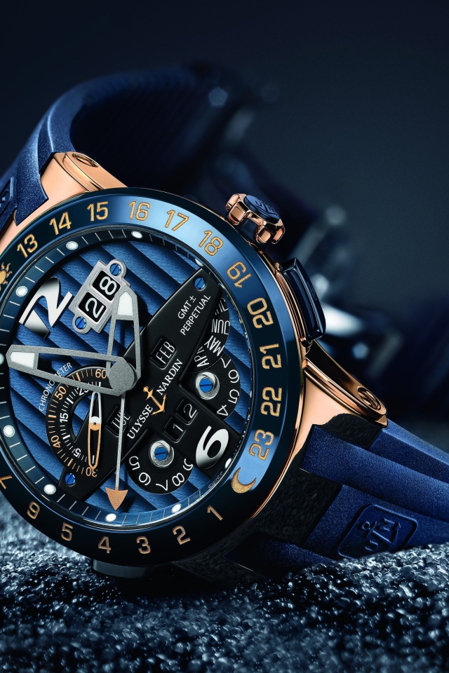 Дорогие часы с синим ремешком