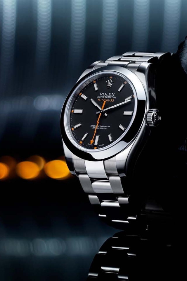 Новые дорогие часы фирмы Ролекс