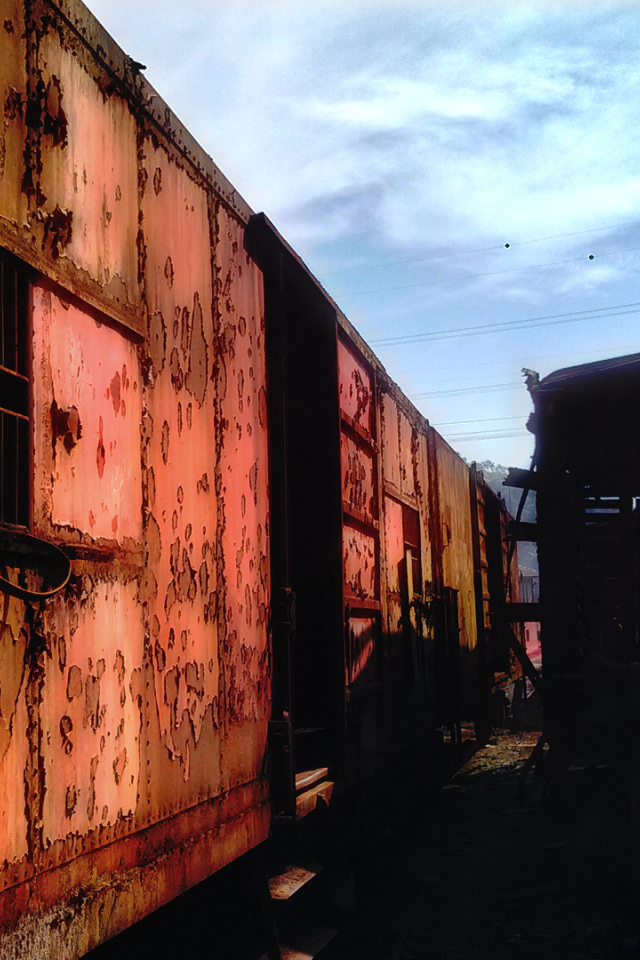 Старые ржавые вагоны