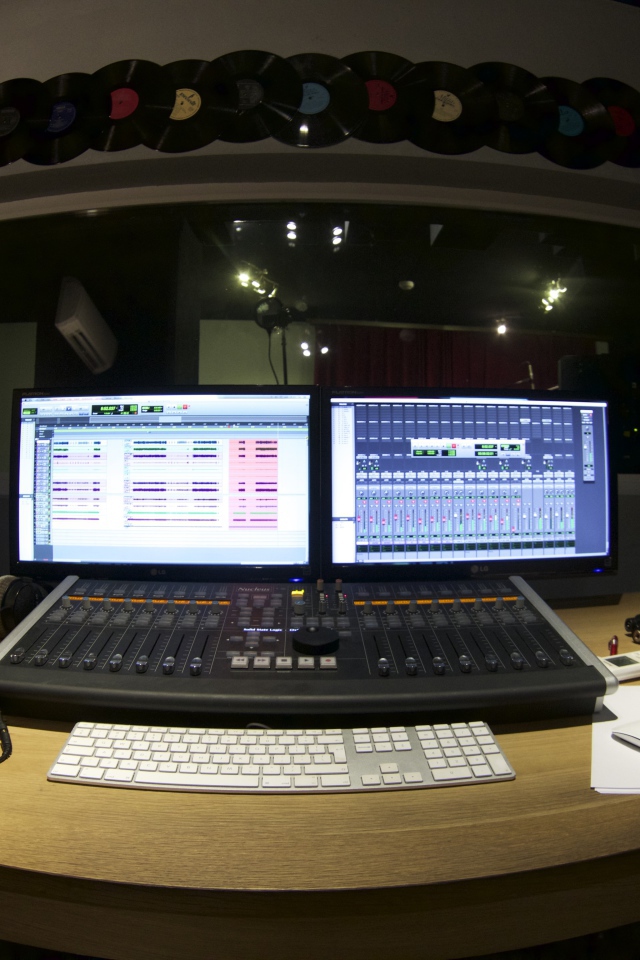 Панорамное фото студии звукозаписи