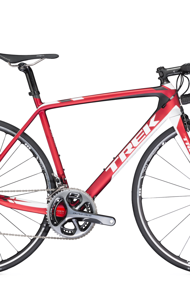 Розовый велосипед на светлом фоне