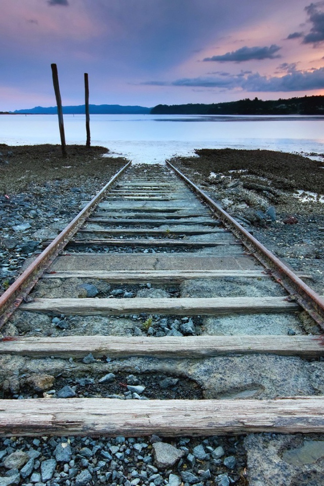 Железнодорожное полотно уход в воду