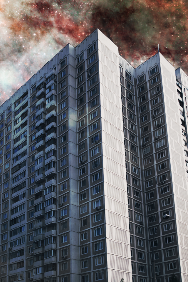 Жилой дом на фоне звезд