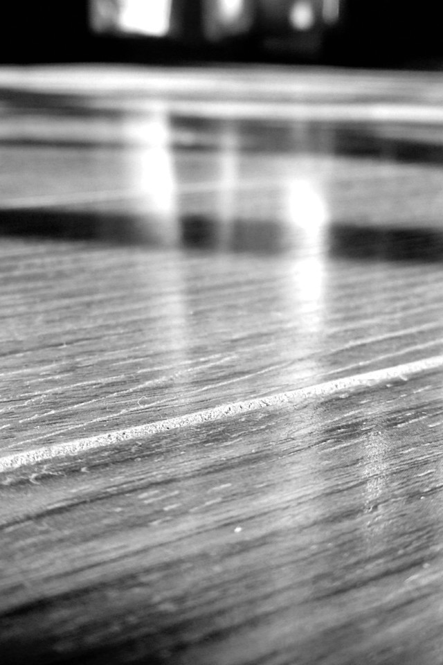 Блестящий деревянный пол