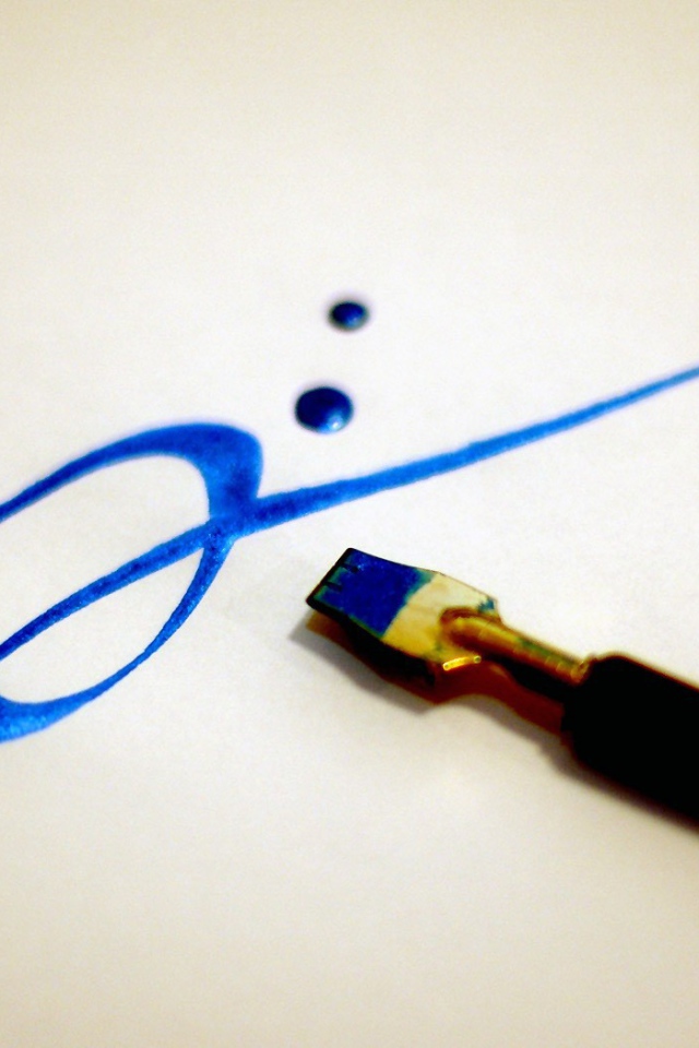 Подпись синей краской