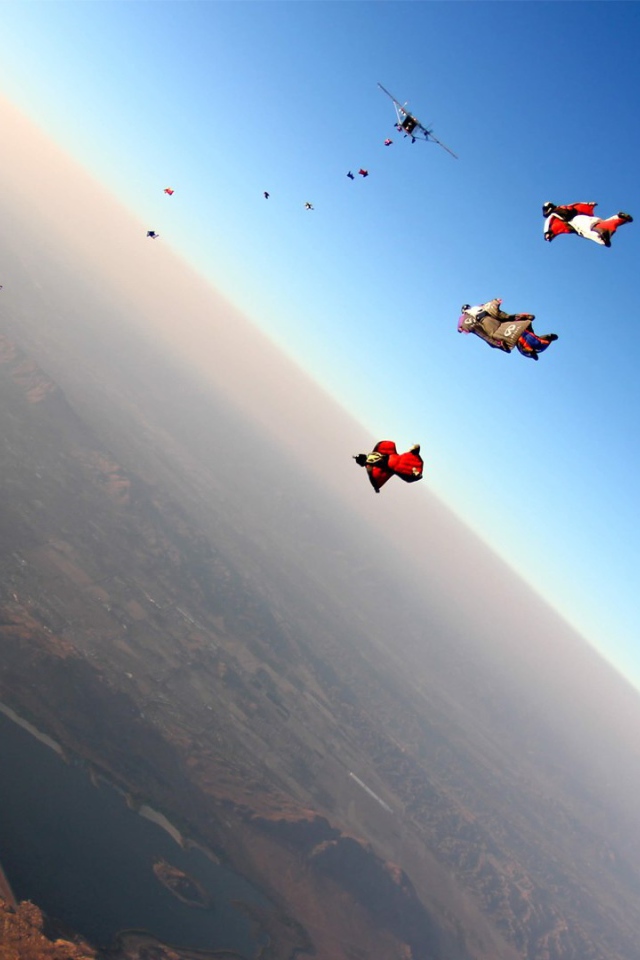 Прыгать с парашютом совсем не страшно