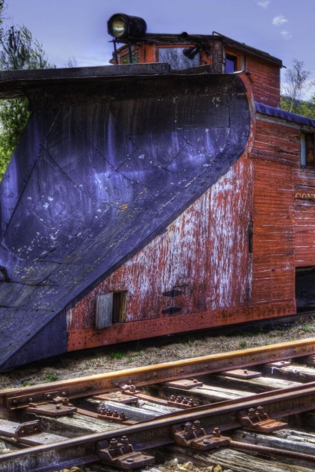 Старинный снегоуборочный паровоз