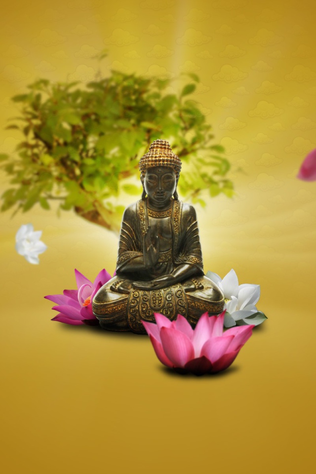 Статуэтка Будды среди цветов лотоса
