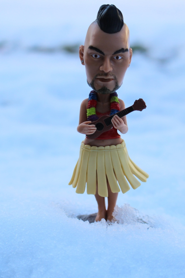 Статуэтка в виде мужчины с гитарой