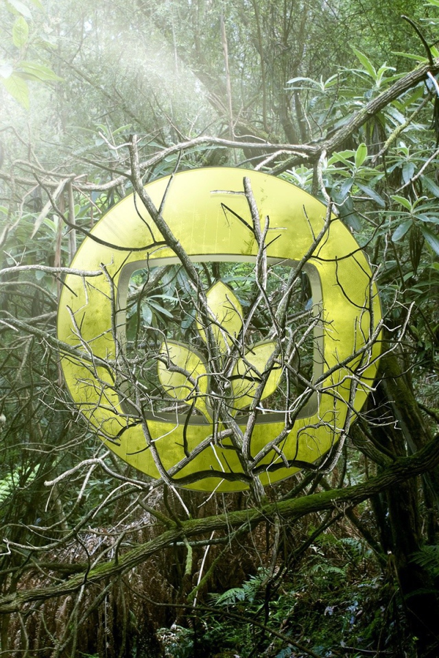 Символ лепестков на фоне зарослей