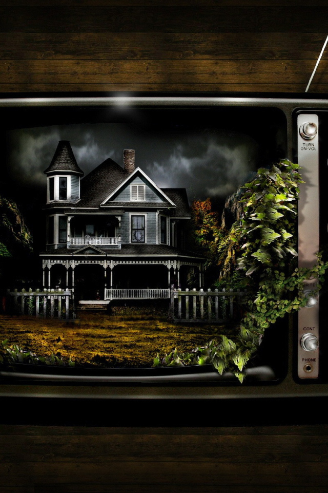 Телевизор зарос плющом