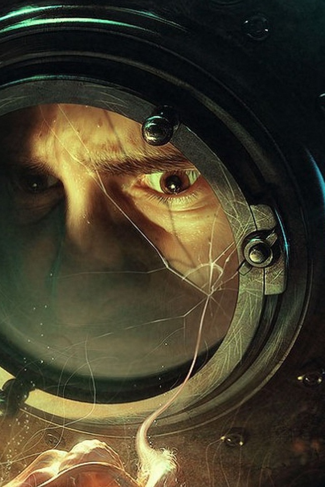 Трещина на стекле шлема водолаза