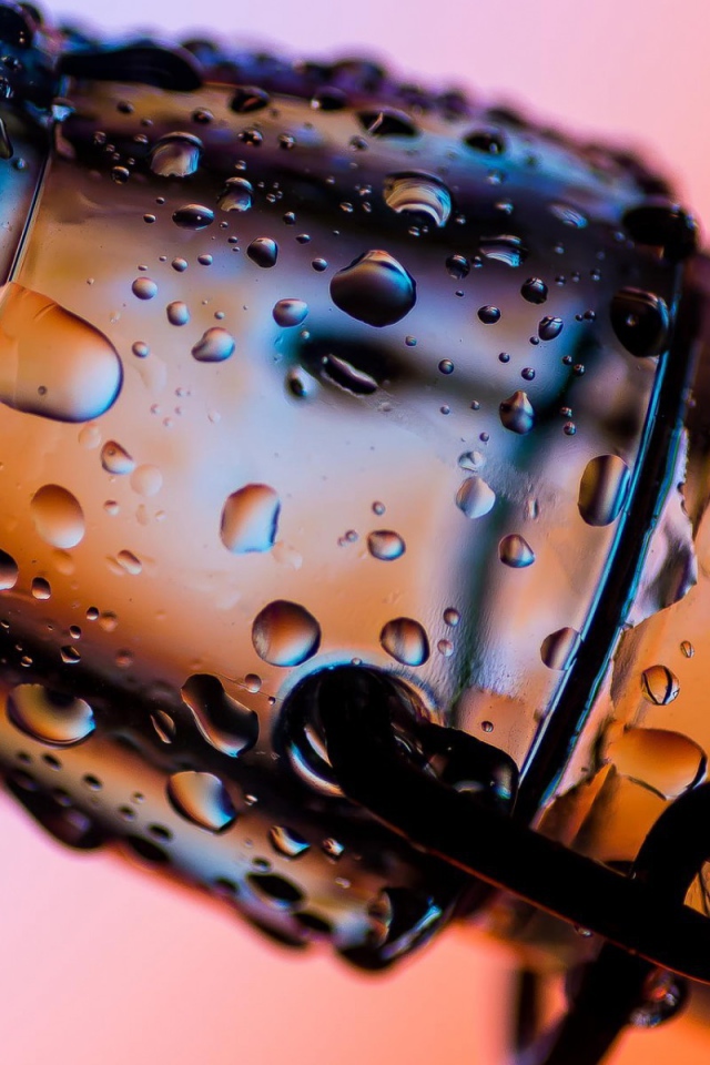 Горлышко мокрой бутылки