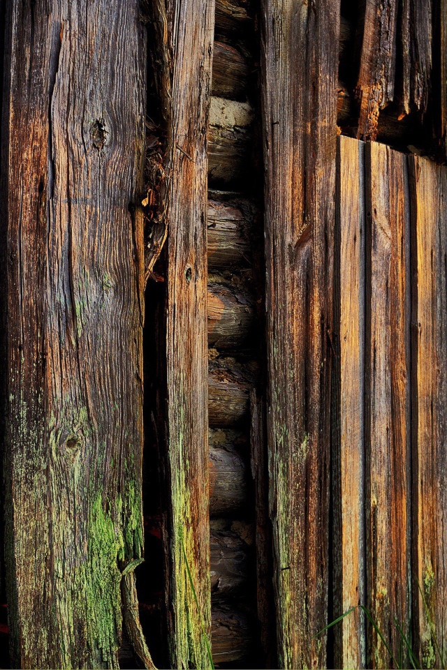 Старая обшивка деревянного дома