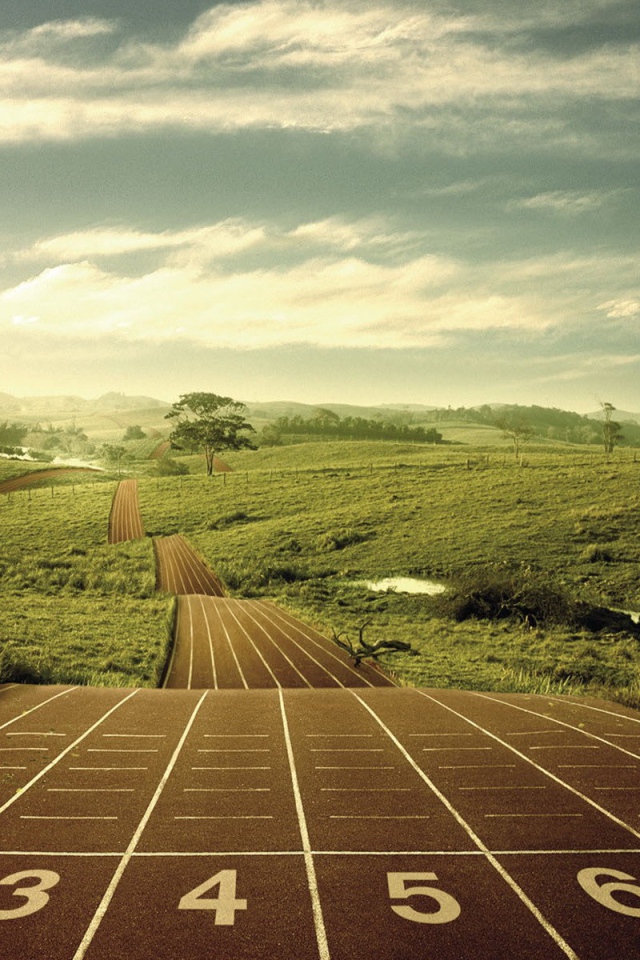 Беговая дорожка среди полей