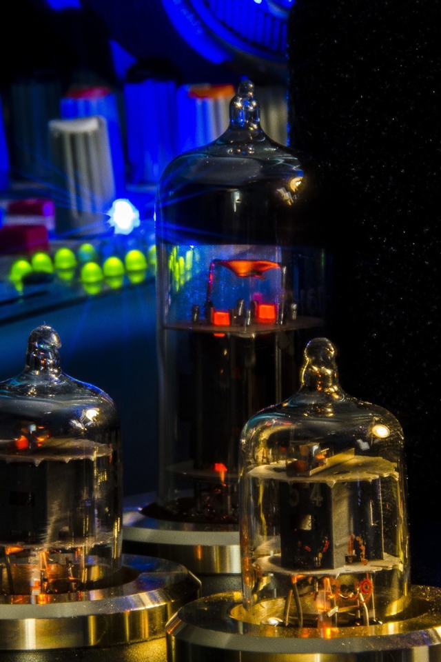 Вакуумные лампы от старых микросхем