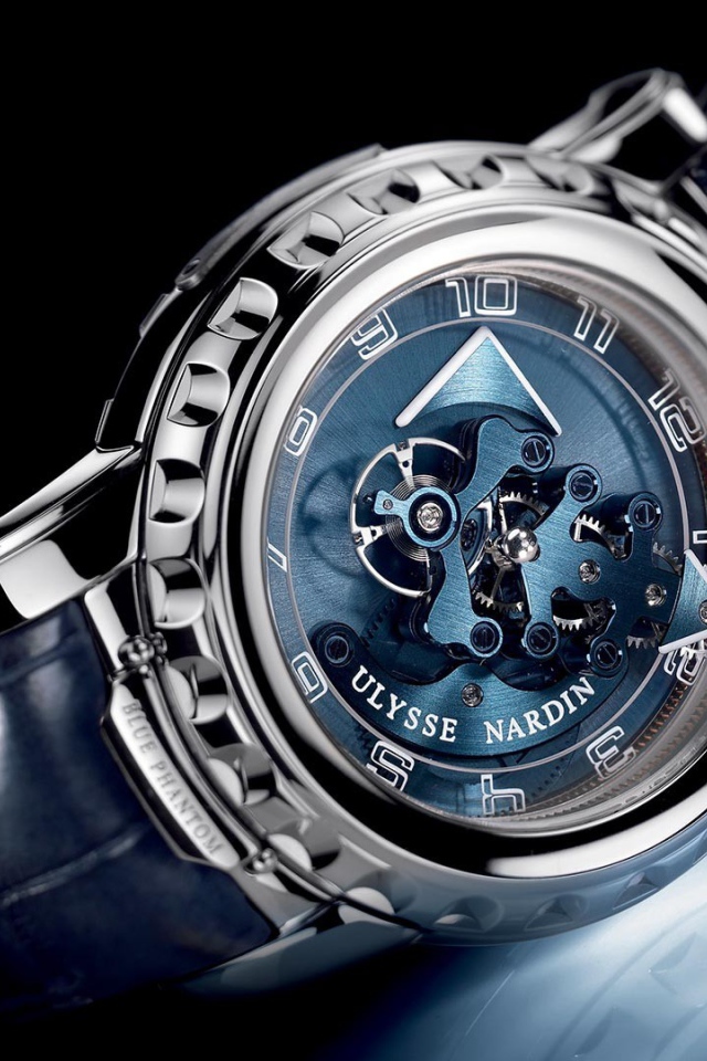 Часы от дизайнера Улисси Нардин